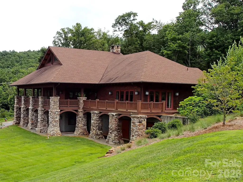 124 Settings Boulevard Black Mountain NC 28711