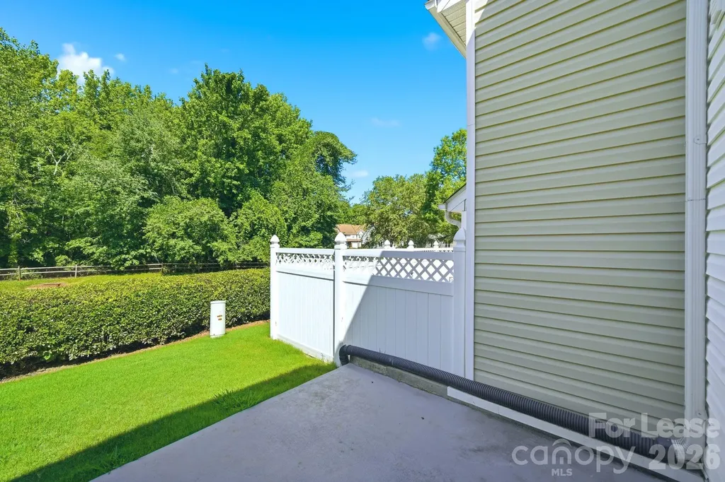 11112 Saintsbury Place Charlotte NC 28270