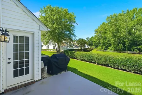 11112 Saintsbury Place Charlotte NC 28270