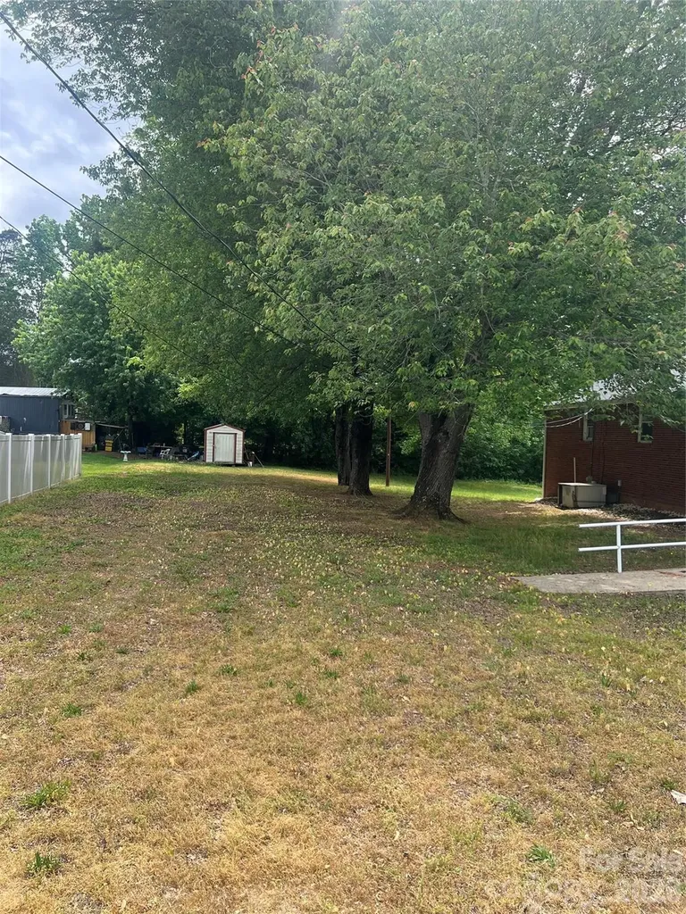 219 Jackson Avenue Lexington NC 27295