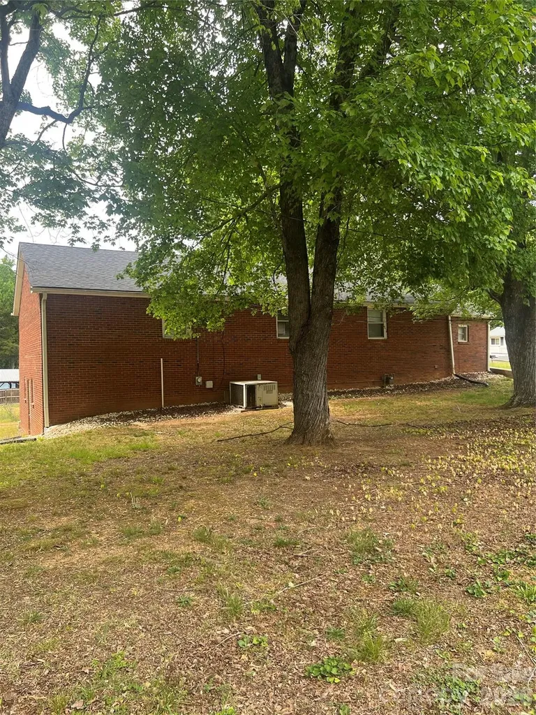 219 Jackson Avenue Lexington NC 27295