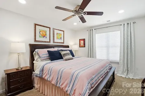 2757 Waybrook Drive Dallas NC 28034