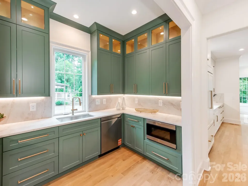 4627 Water Oak Road Charlotte NC 28211