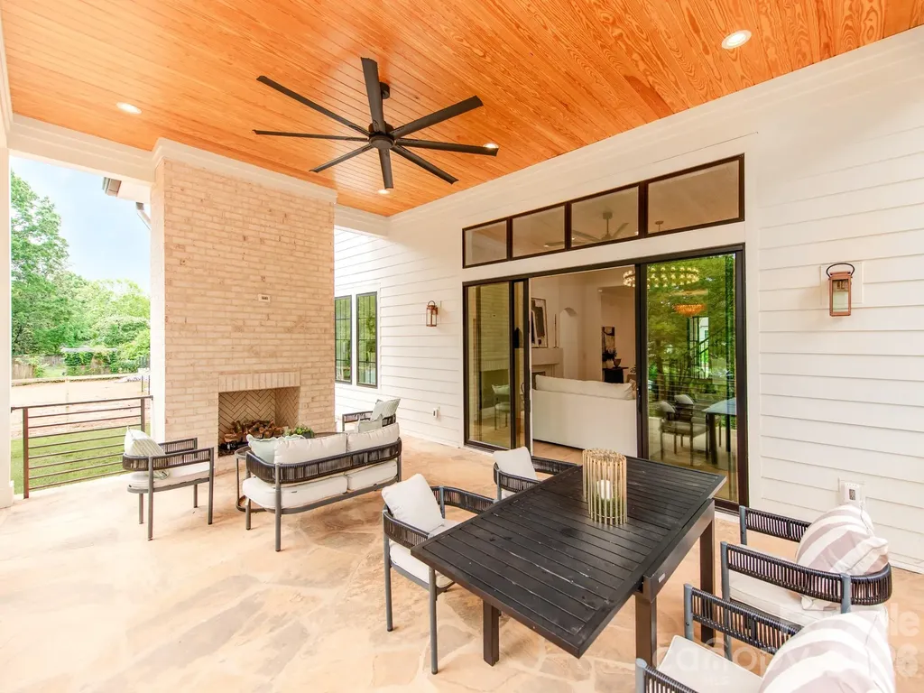 4627 Water Oak Road Charlotte NC 28211