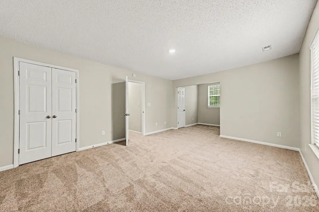 4619 Kirkgard Trail Charlotte NC 28269