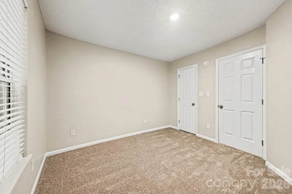 4619 Kirkgard Trail Charlotte NC 28269