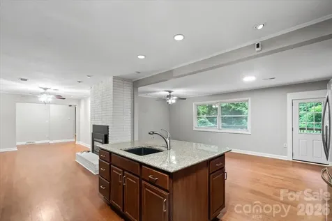 7328 Everett Drive Charlotte NC 28214