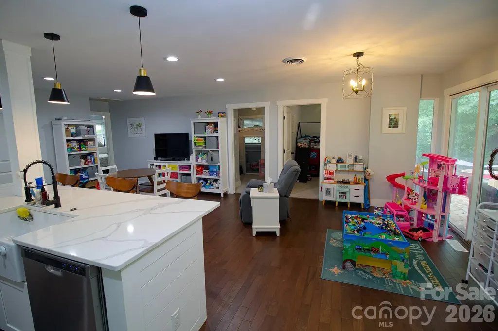36 Clarendon Road Asheville NC 28806