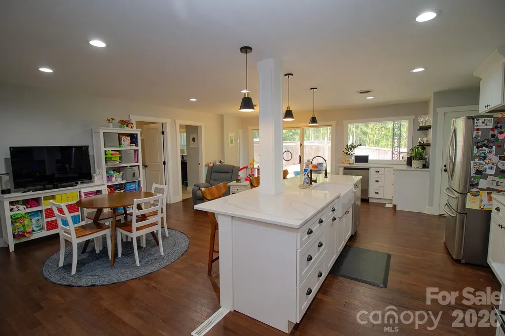 36 Clarendon Road Asheville NC 28806