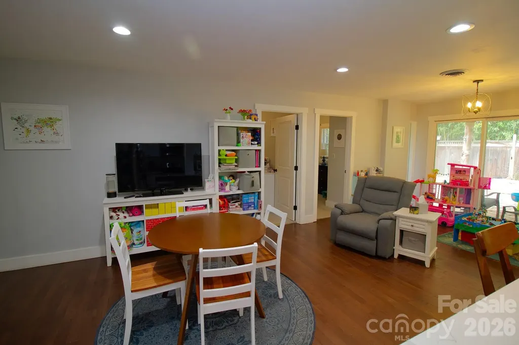 36 Clarendon Road Asheville NC 28806