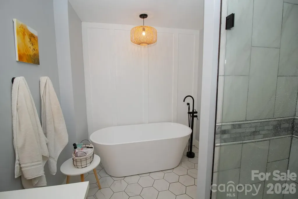 36 Clarendon Road Asheville NC 28806