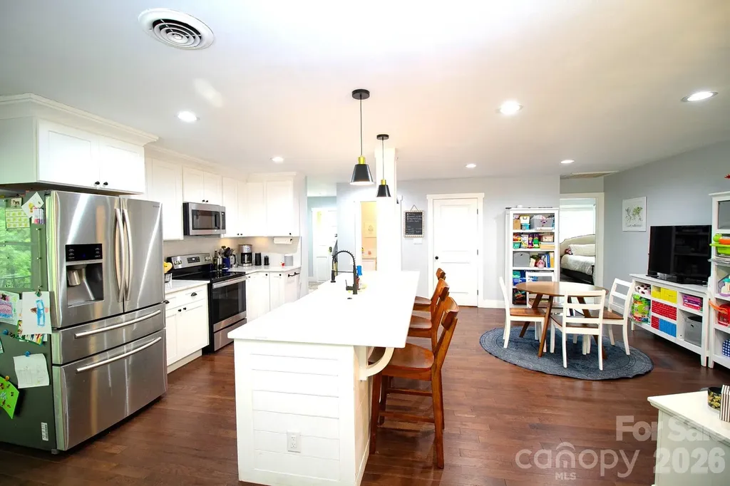36 Clarendon Road Asheville NC 28806
