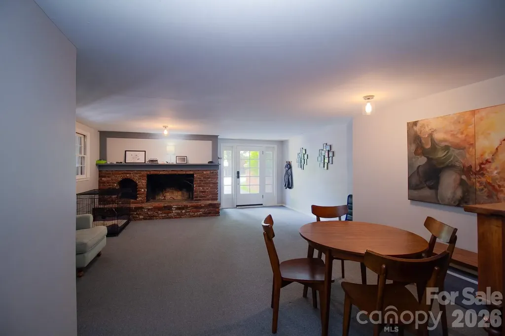 36 Clarendon Road Asheville NC 28806