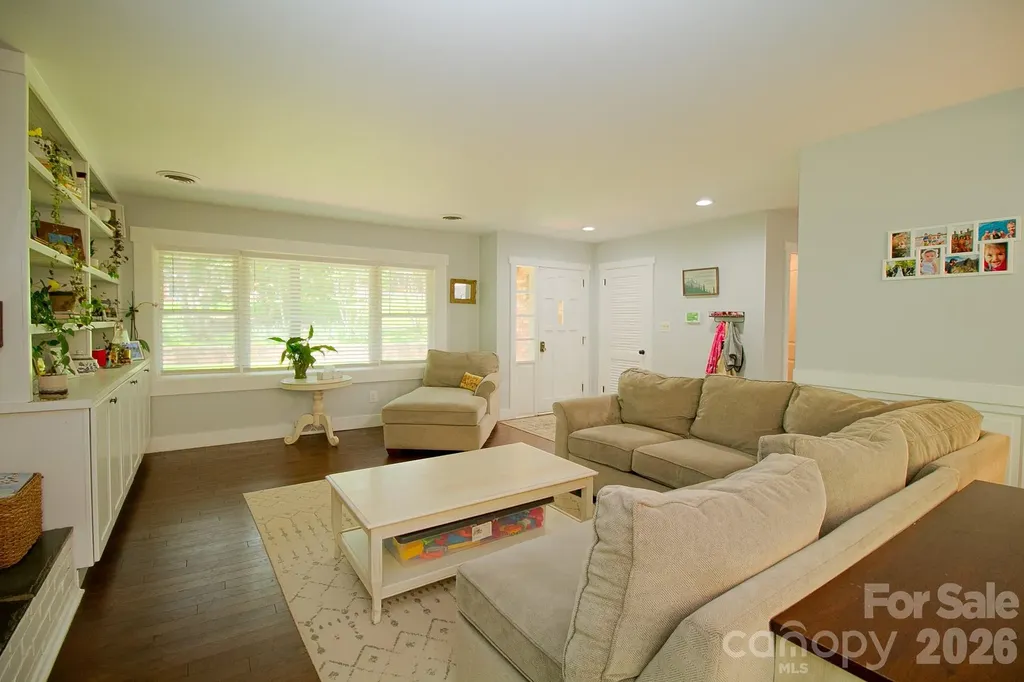 36 Clarendon Road Asheville NC 28806