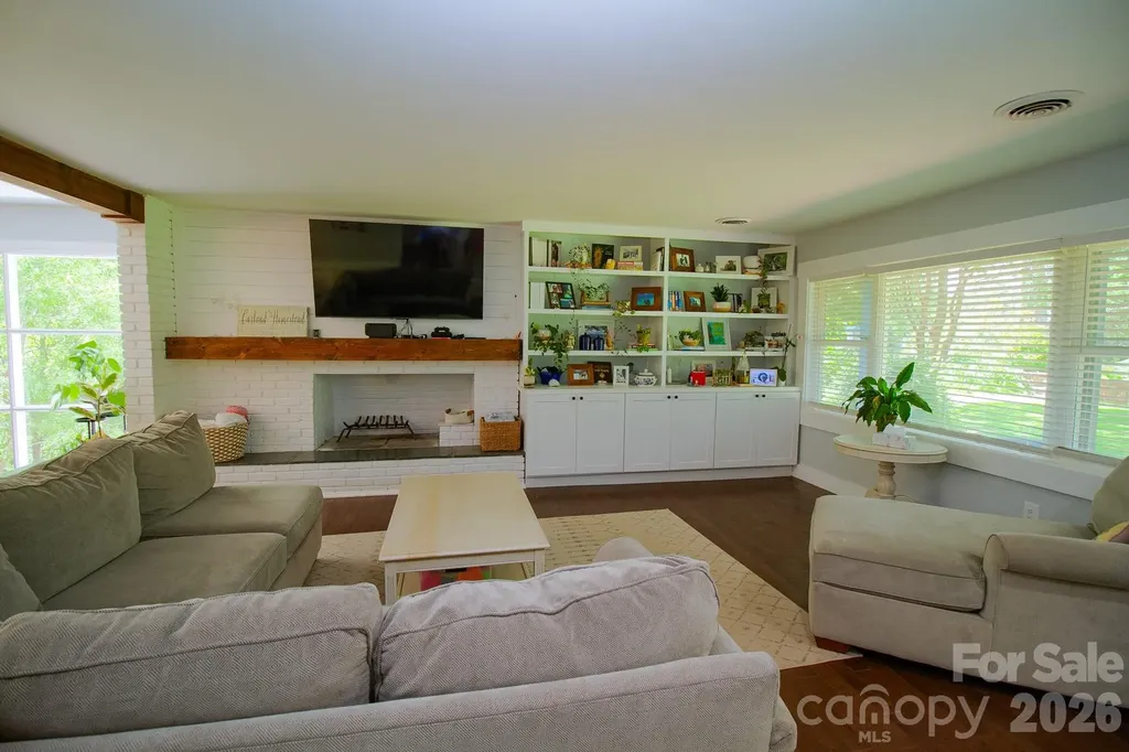 36 Clarendon Road Asheville NC 28806