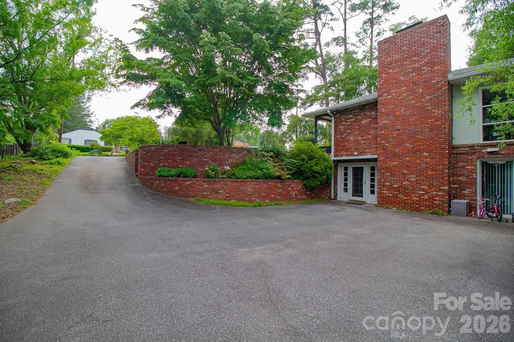 36 Clarendon Road Asheville NC 28806