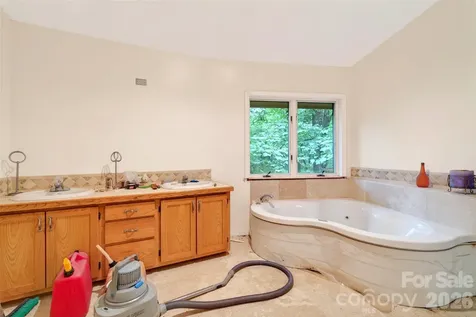 1614 Gateway Parkway Old Fort NC 28762