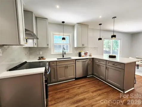 3528 Enfield Road Charlotte NC 28205