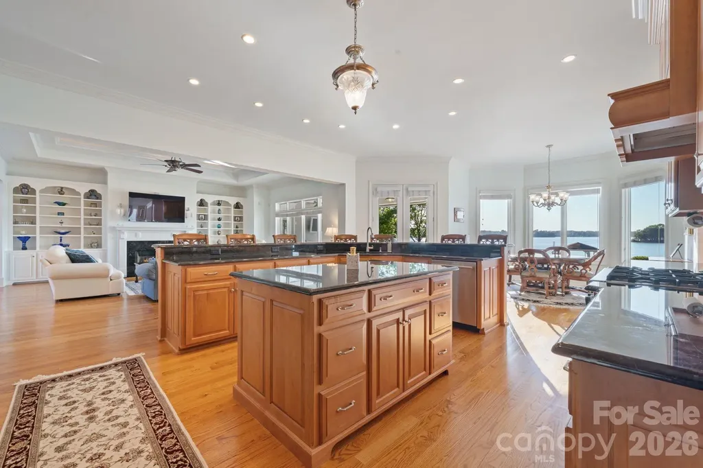 2477 Peninsula Shores Court Denver NC 28037