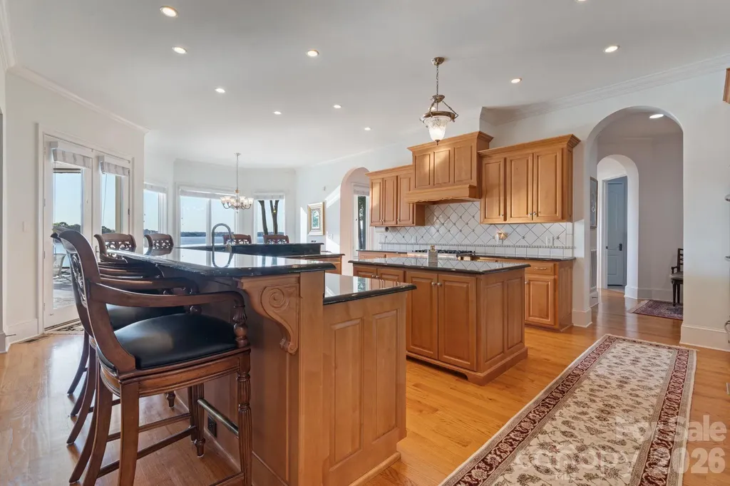 2477 Peninsula Shores Court Denver NC 28037