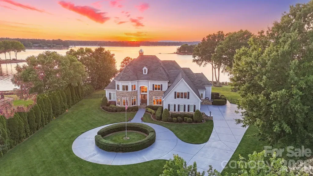 2477 Peninsula Shores Court Denver NC 28037
