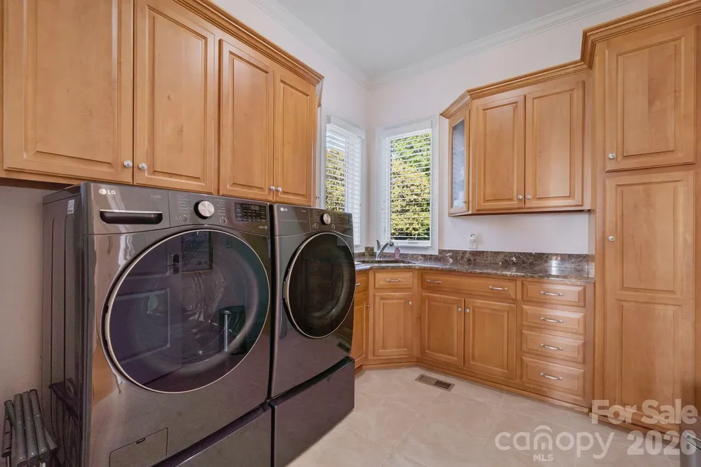 2477 Peninsula Shores Court Denver NC 28037