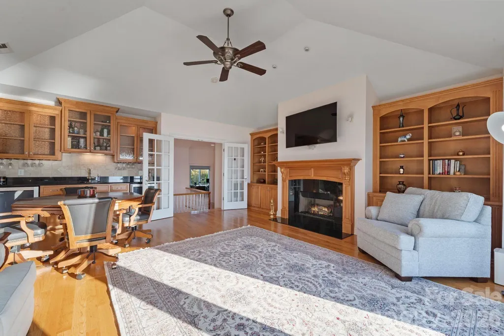 2477 Peninsula Shores Court Denver NC 28037