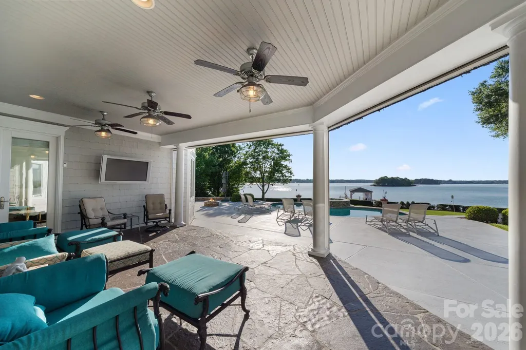 2477 Peninsula Shores Court Denver NC 28037