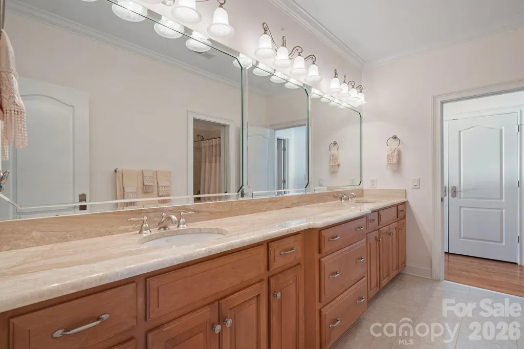 2477 Peninsula Shores Court Denver NC 28037