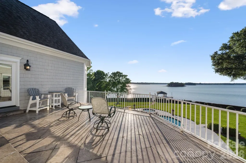 2477 Peninsula Shores Court Denver NC 28037