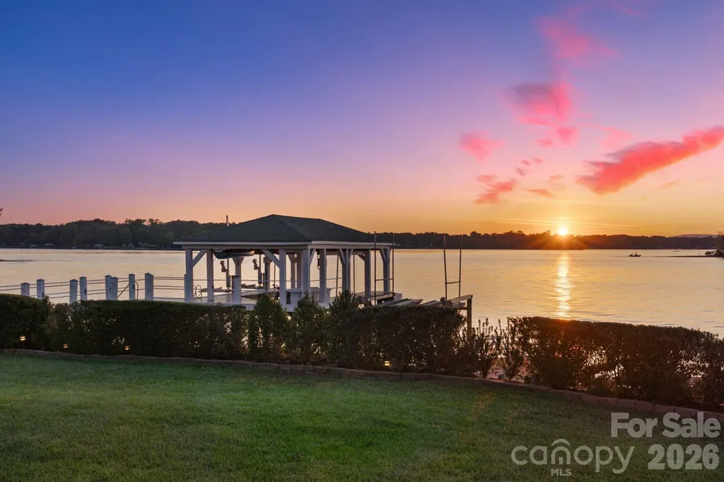 2477 Peninsula Shores Court Denver NC 28037