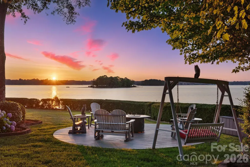 2477 Peninsula Shores Court Denver NC 28037