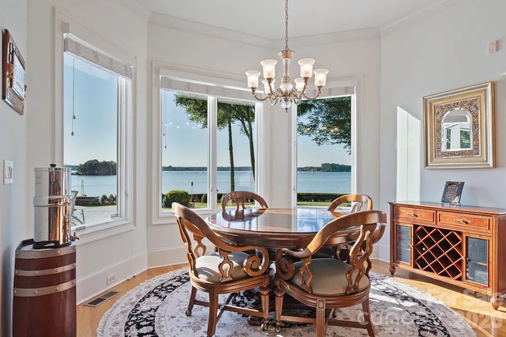 2477 Peninsula Shores Court Denver NC 28037