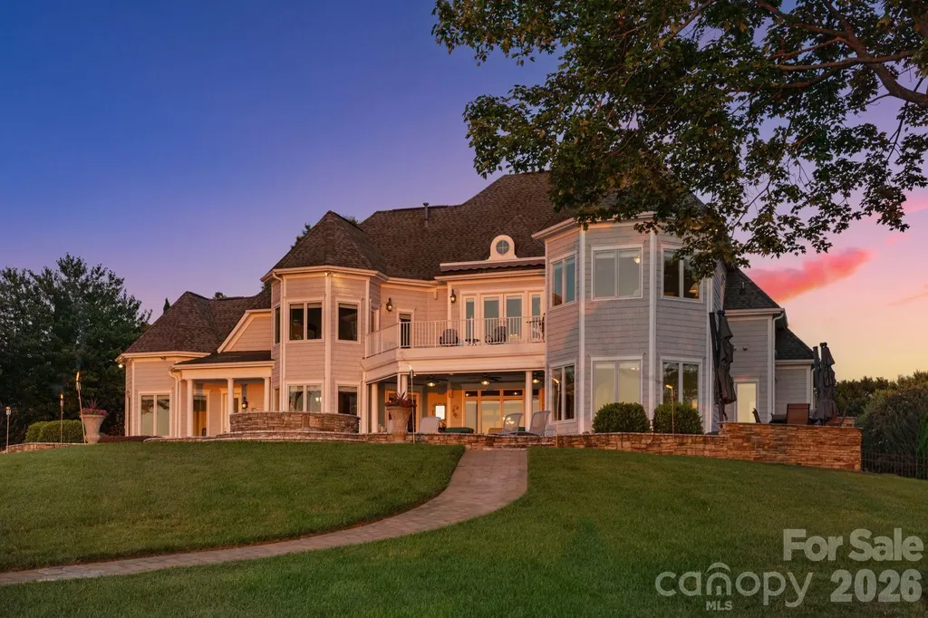 2477 Peninsula Shores Court Denver NC 28037