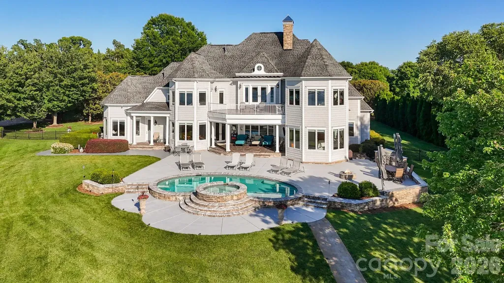 2477 Peninsula Shores Court Denver NC 28037