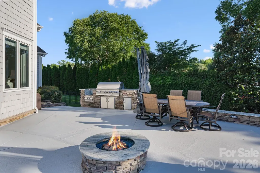 2477 Peninsula Shores Court Denver NC 28037