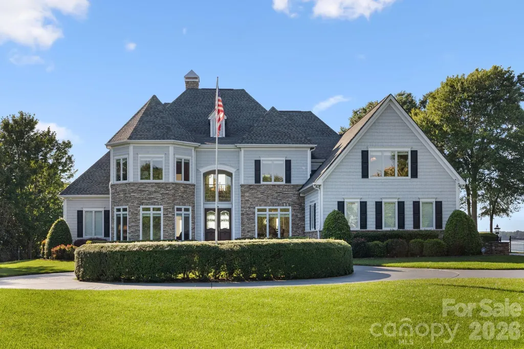 2477 Peninsula Shores Court Denver NC 28037