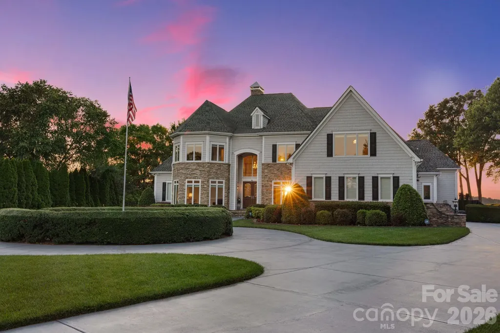 2477 Peninsula Shores Court Denver NC 28037