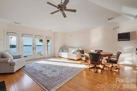 2477 Peninsula Shores Court Denver NC 28037
