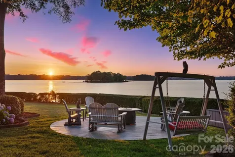 2477 Peninsula Shores Court Denver NC 28037