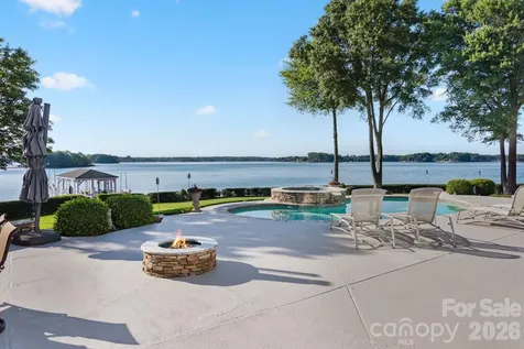 2477 Peninsula Shores Court Denver NC 28037