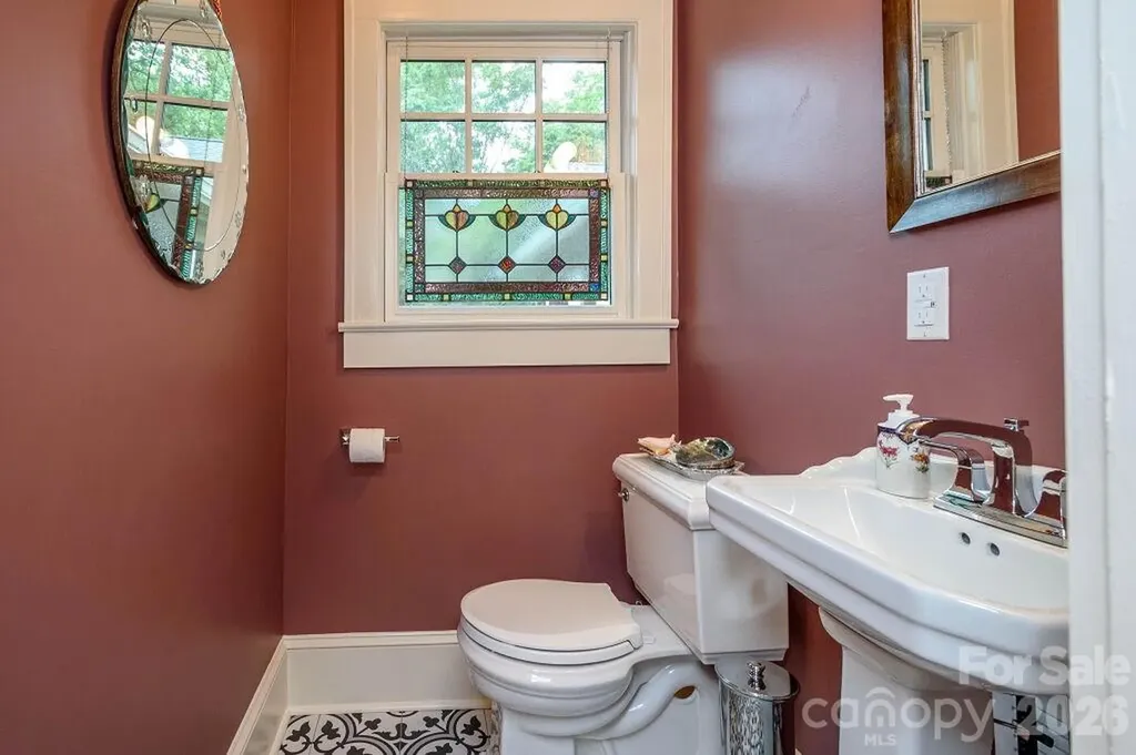 832 4th Avenue W Hendersonville NC 28739