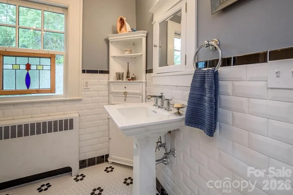 832 4th Avenue W Hendersonville NC 28739