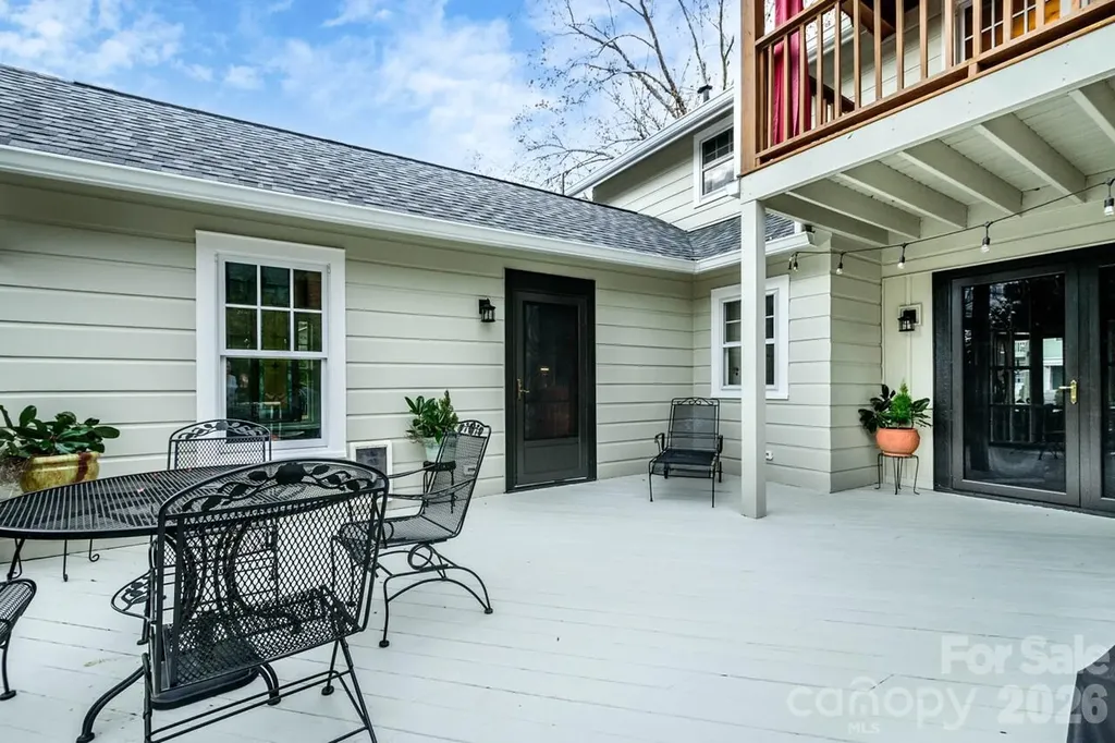 832 4th Avenue W Hendersonville NC 28739