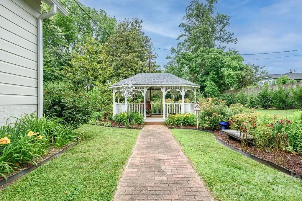 832 4th Avenue W Hendersonville NC 28739