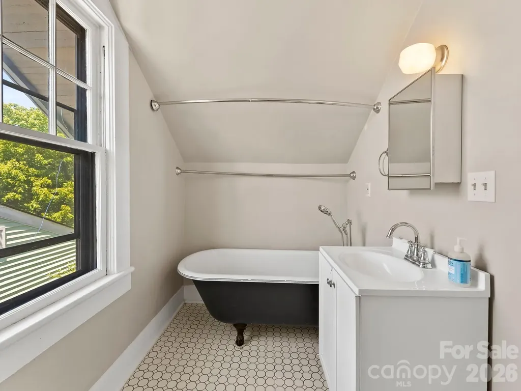 102 Courtland Avenue Asheville NC 28801
