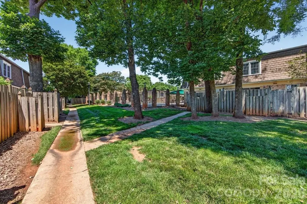 2229 Rexford Road Charlotte NC 28211