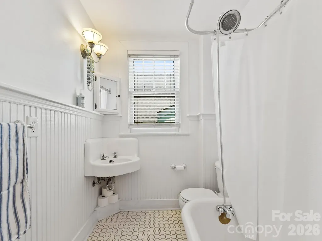 102 Courtland Avenue Asheville NC 28801