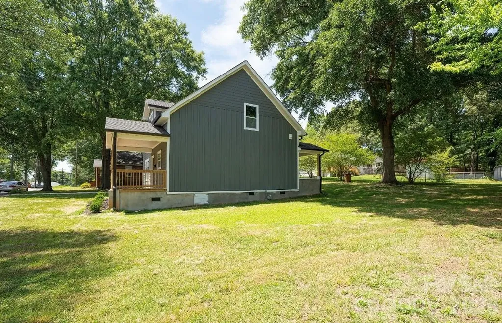 209 East Dixon Street Lincolnton NC 28092