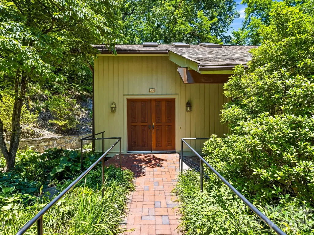 1430 Valmont Drive Hendersonville NC 28791